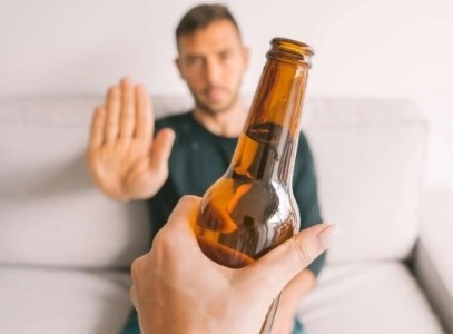 발치 후 음주, 언제부터 가능할까? 미금교정치과에서 알려드려요.